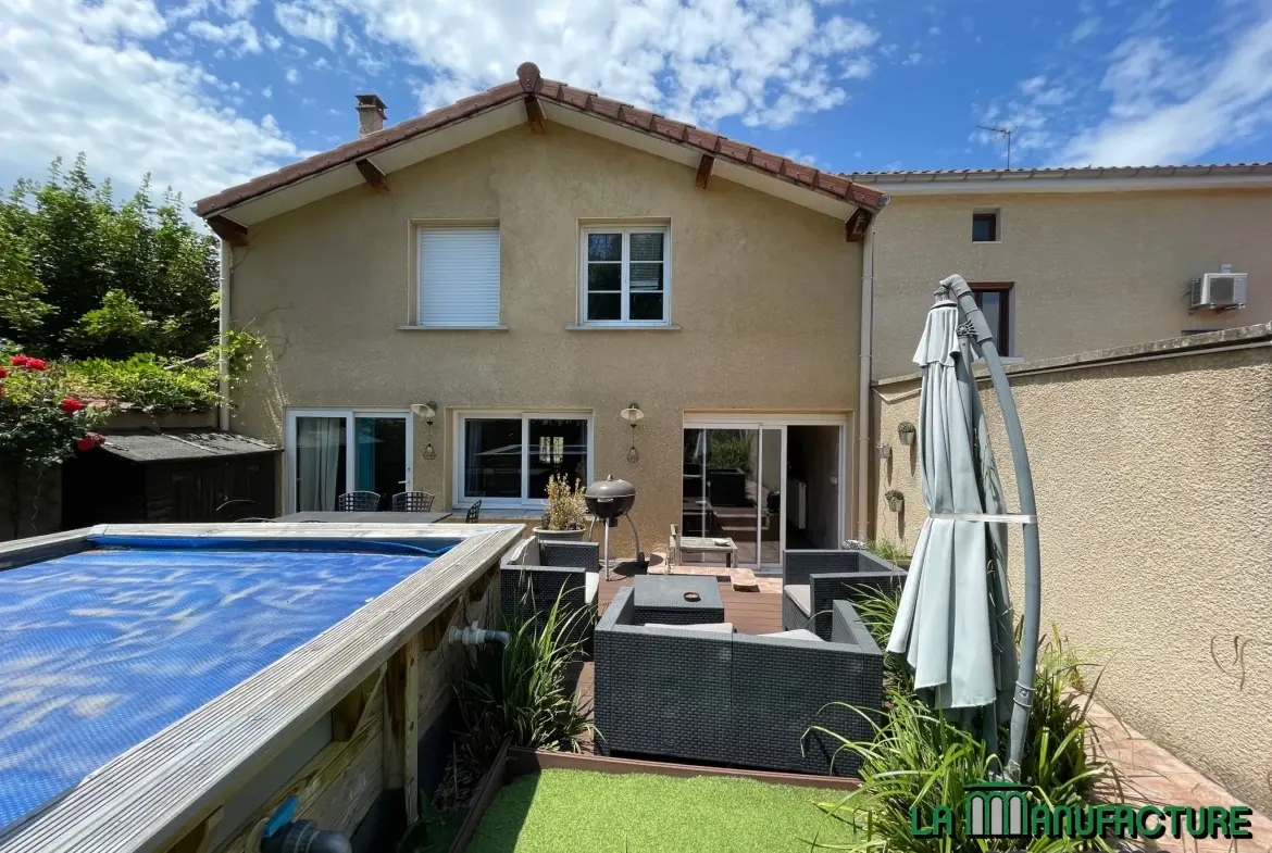 Maison de village à Aveizieux - Charmante maison de village avec jardin et piscine 