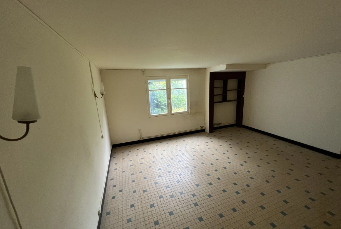 Maison à Restaurer à Meschers-sur-Gironde près de la Plage 