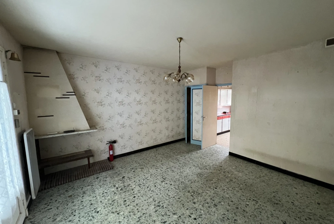 Maison à Restaurer à Meschers-sur-Gironde près de la Plage 