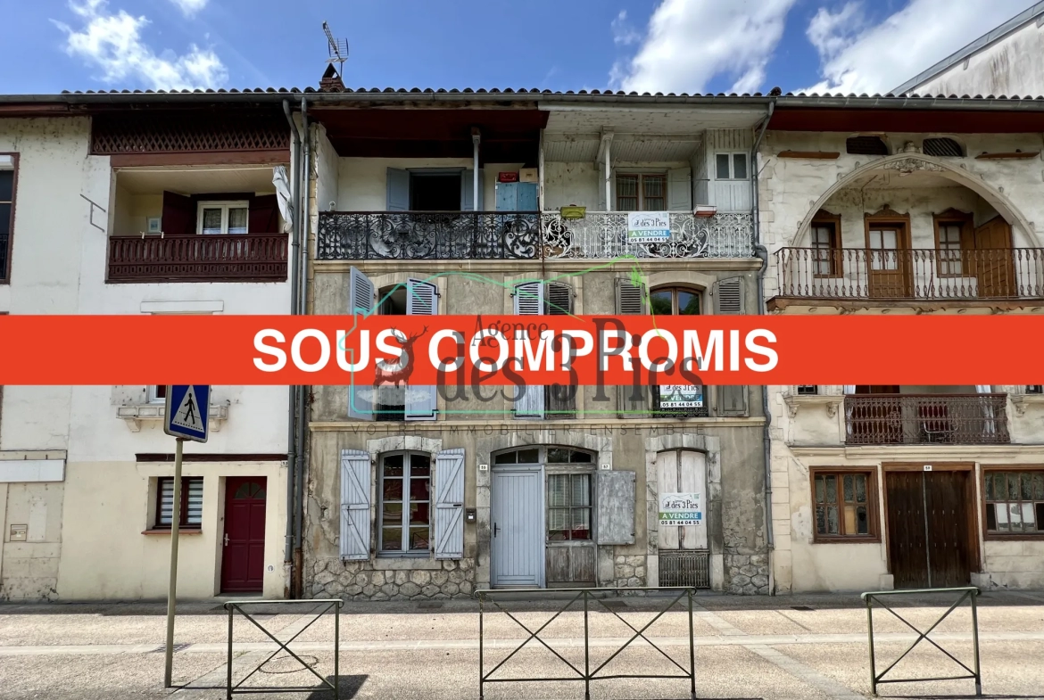 Maison de ville sur 3 niveaux, plein centre - Salies-du-Salat 