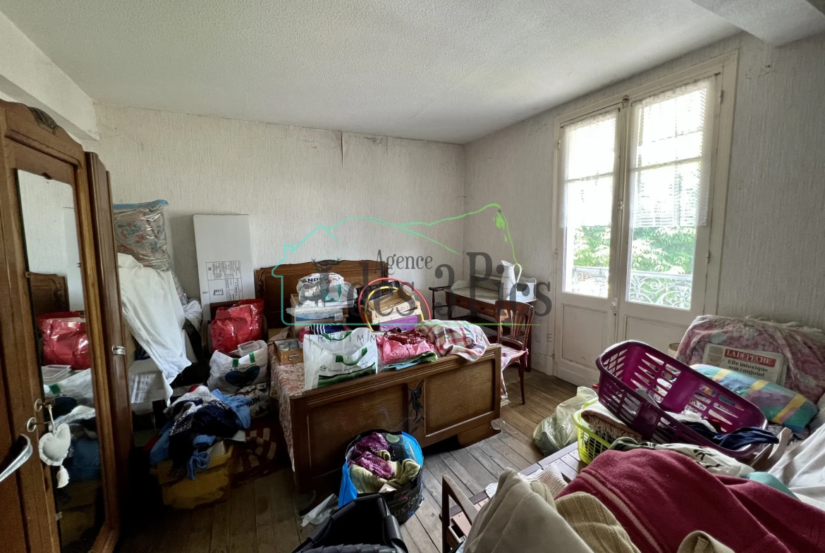 Maison de ville sur 3 niveaux, plein centre - Salies-du-Salat 