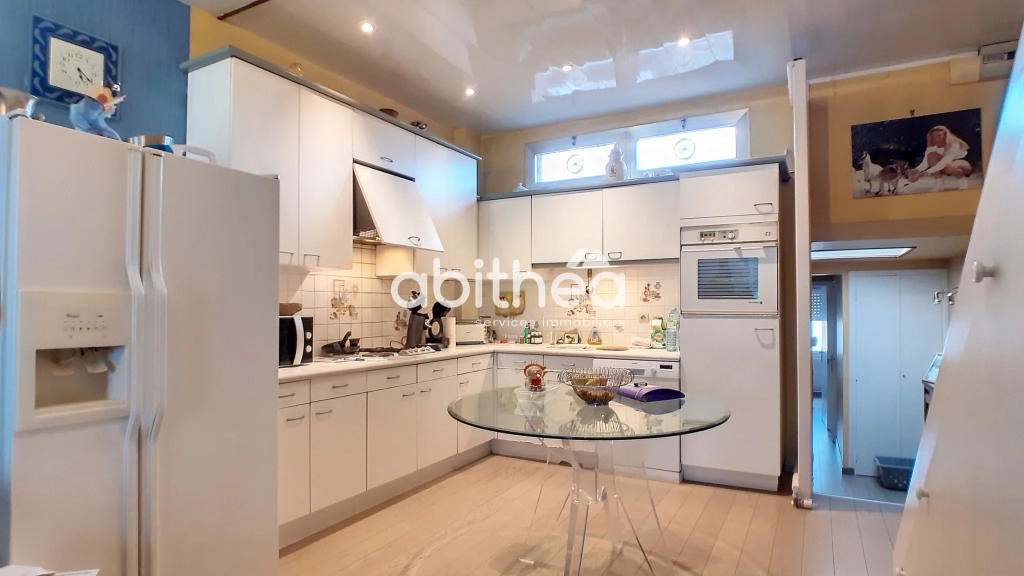 Appartement avec local commercial sur la commune de Harnes
