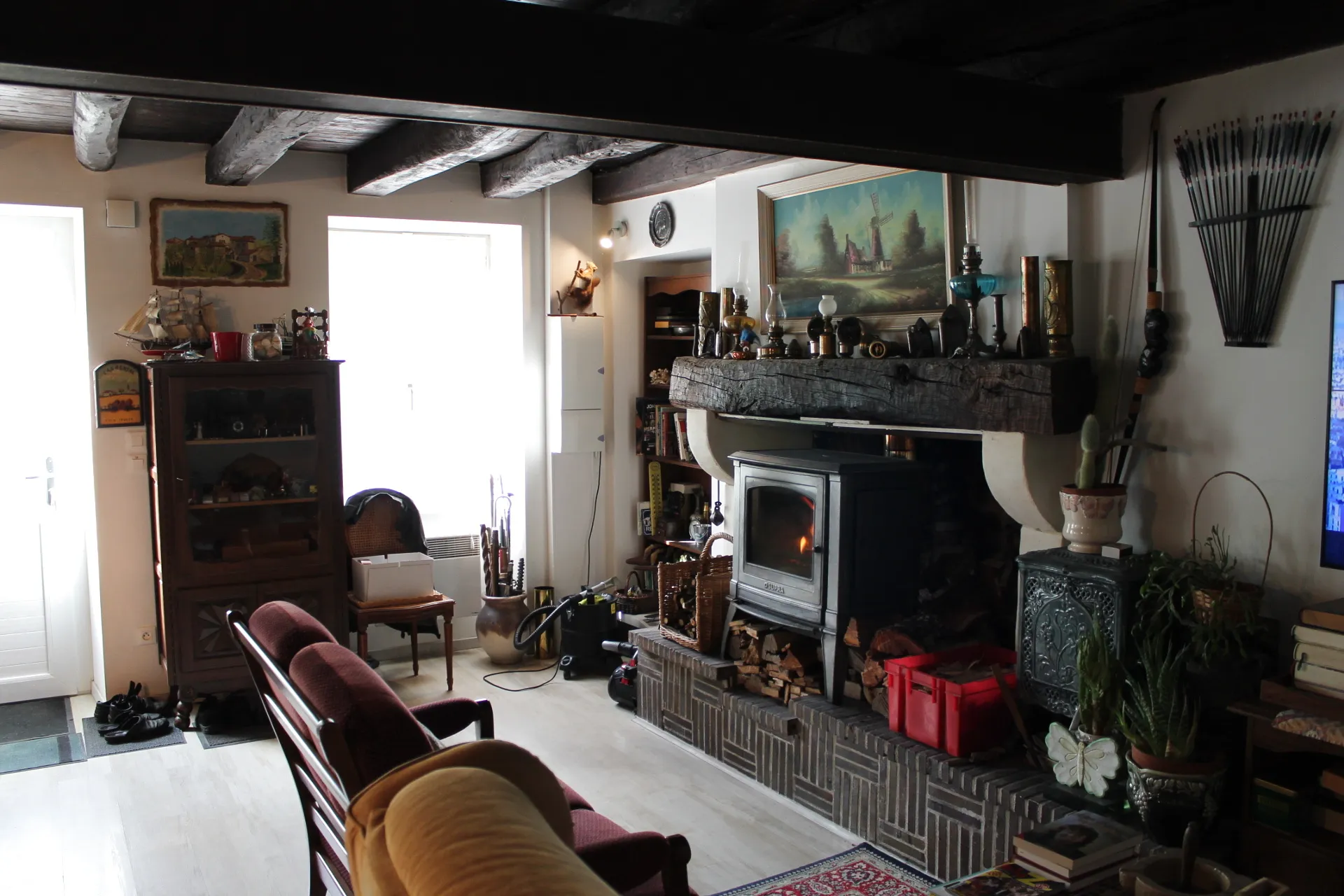 Urçay - Maison récemment rénovée sur 4000 m2 de terrain au bord d'un petit ruisseau. 