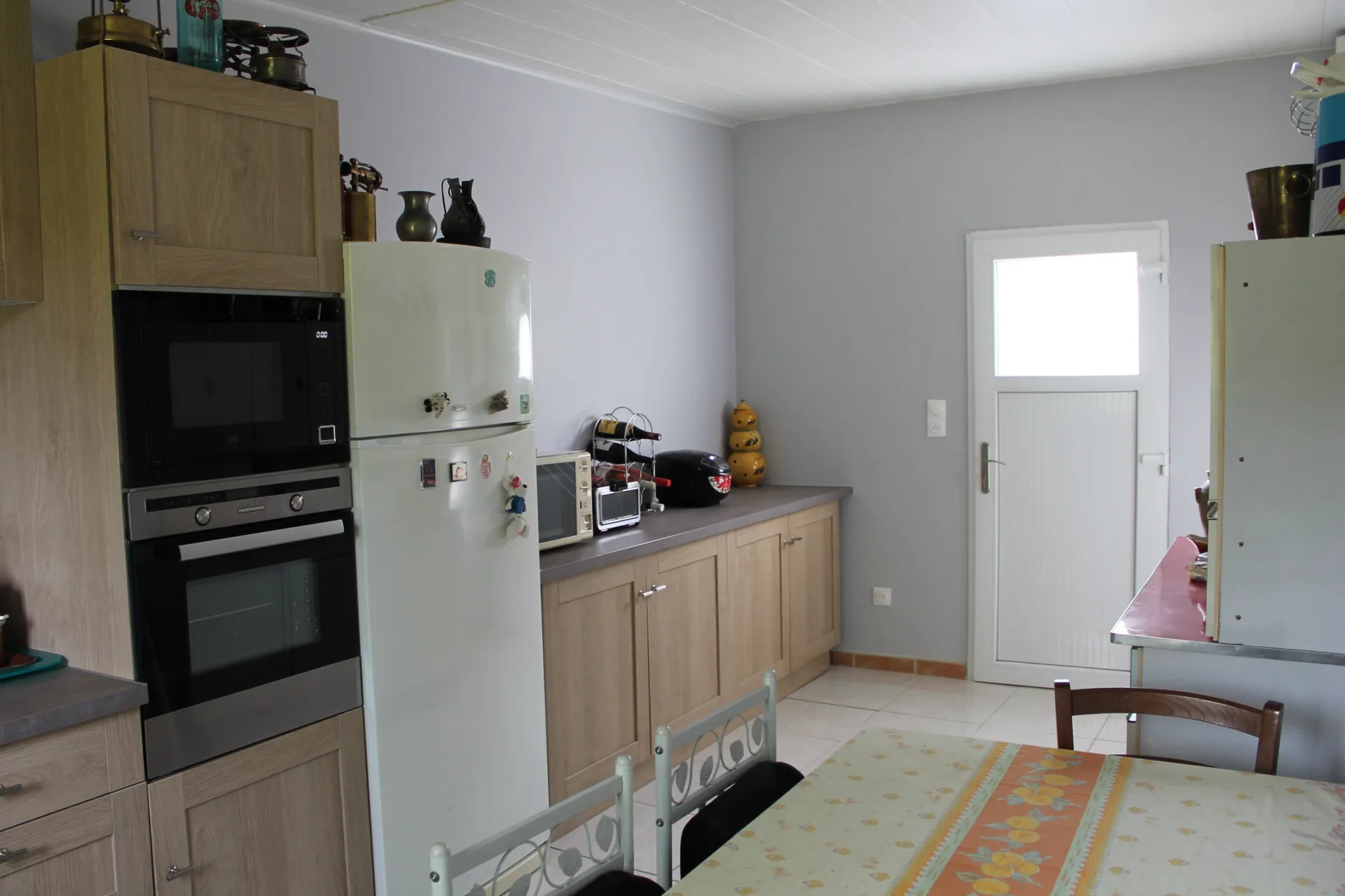 Urçay - Maison récemment rénovée sur 4000 m2 de terrain au bord d'un petit ruisseau. 
