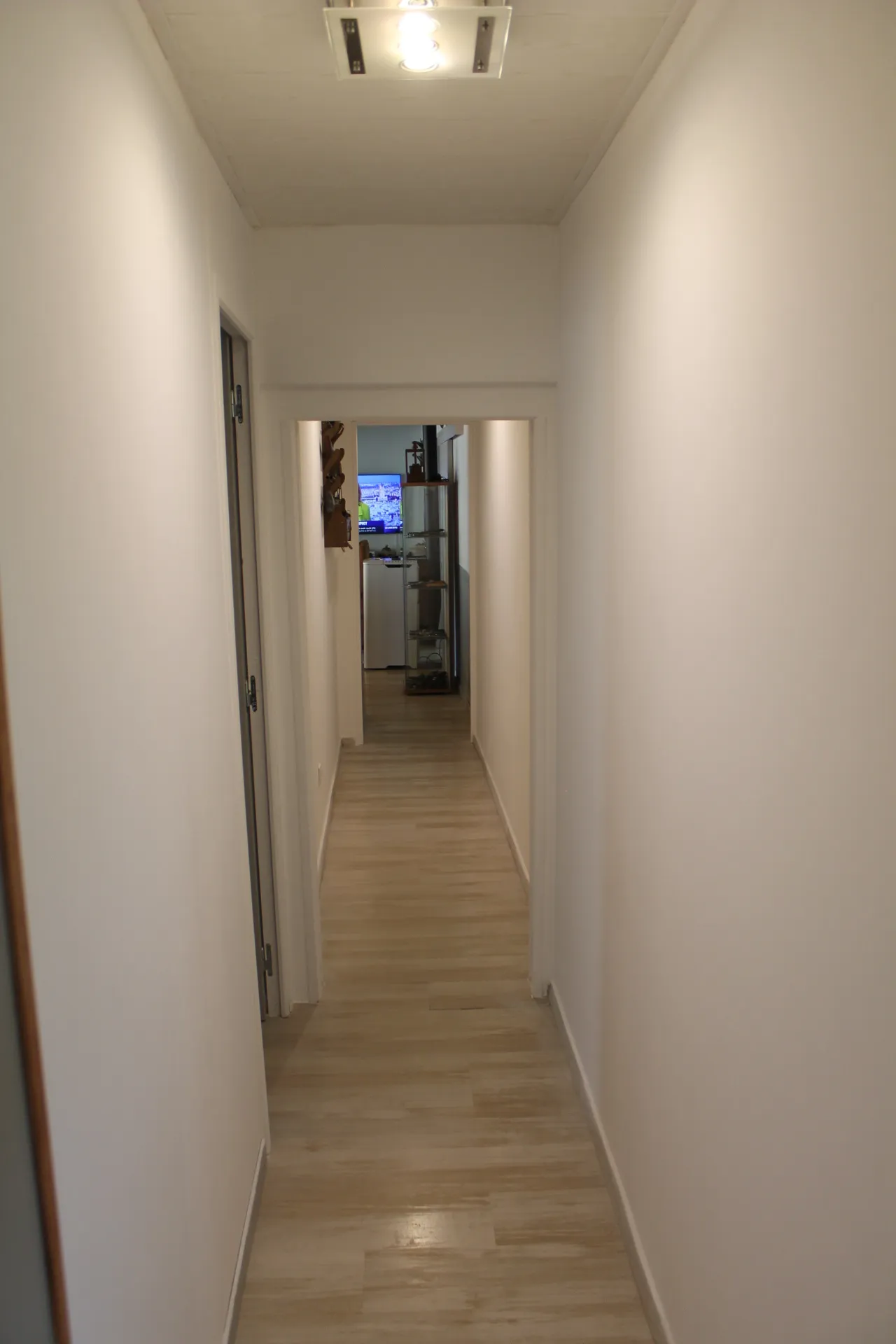 Urçay - Maison récemment rénovée sur 4000 m2 de terrain au bord d'un petit ruisseau. 