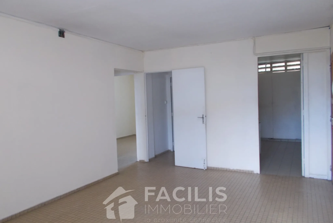 Appartement de type F4 proche de toutes commodités à Basse-Terre 