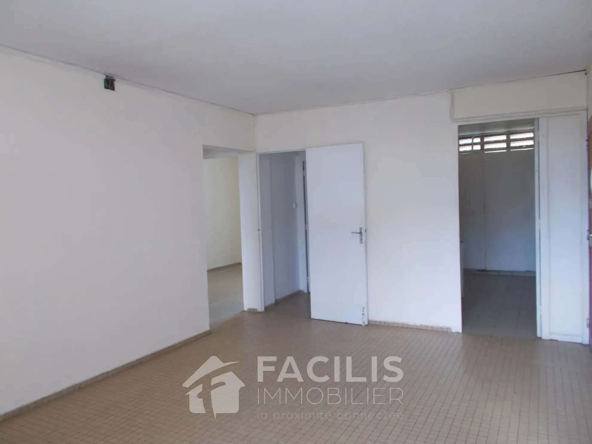 Appartement de type F4 proche de toutes commodités à Basse-Terre 