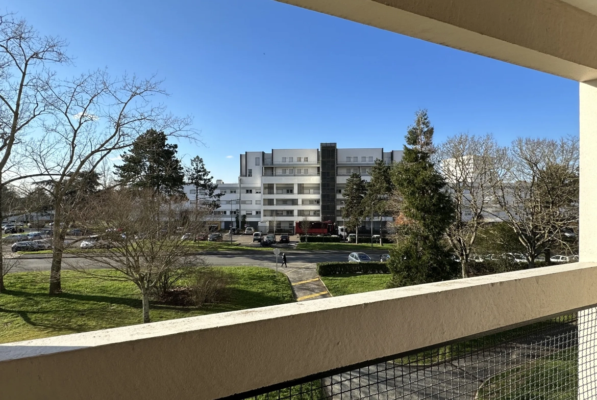 Appartement T5, 4 chambres de 106 m2 Appartement 5 pièce(s) à Poitiers 