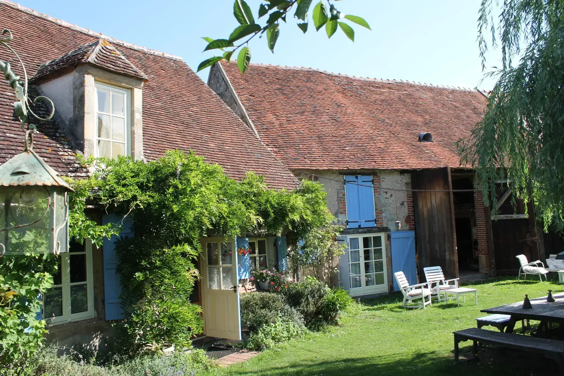 Jolie fermette près de la forêt de Tronçais avec grange sur un grand terrain 