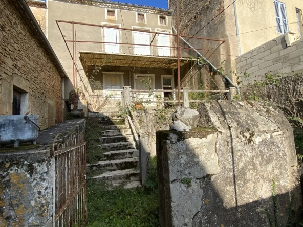 Maison de village à Lacapelle-Biron avec jardin 