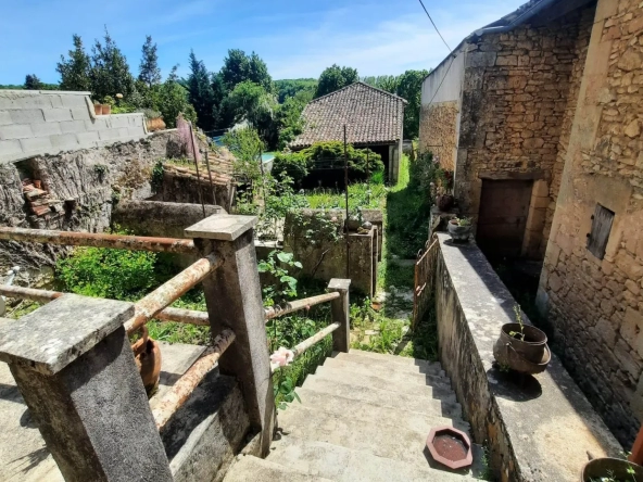 Maison de village à Lacapelle-Biron avec jardin 
