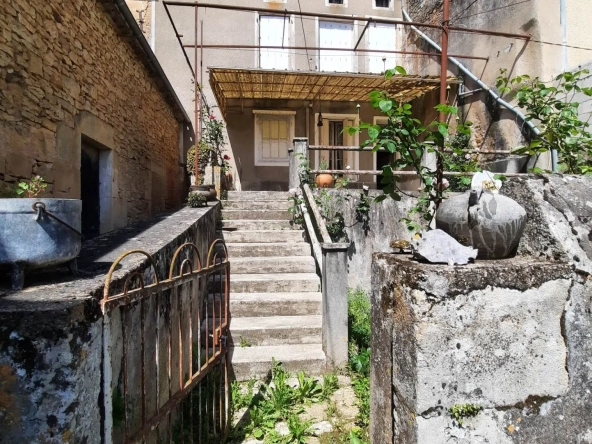 Maison de village à Lacapelle-Biron avec jardin 