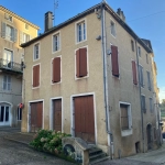 Ancienne maison de bourg en pierre à restaurer, aménageable sur 3 niveaux