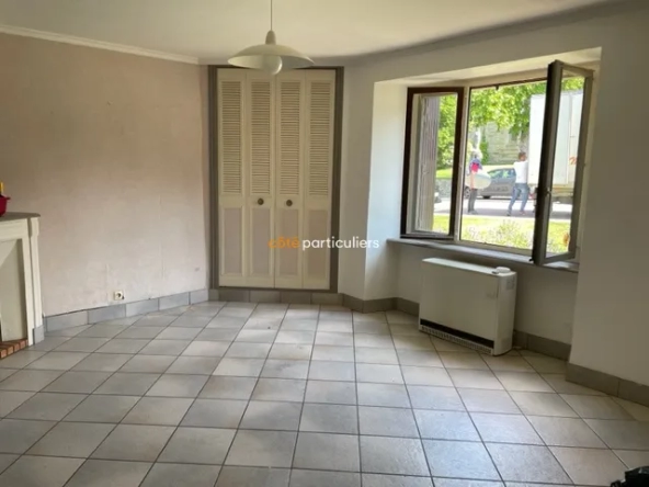 Maison au cœur d'un bourg proche Pontivy. 
