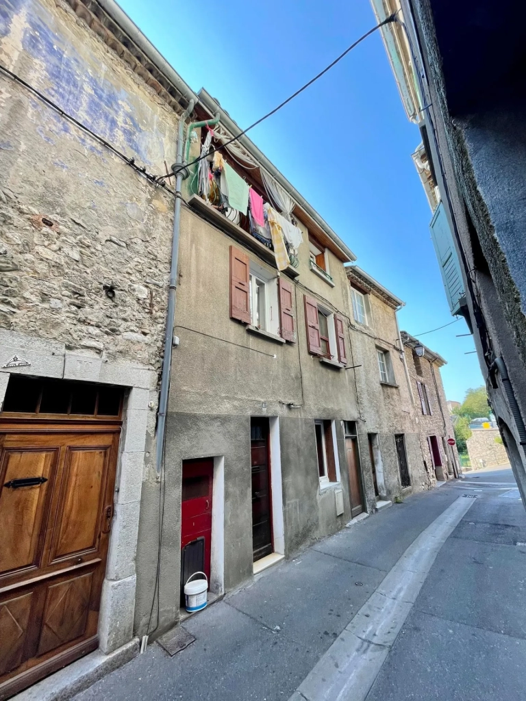Maison de village de 74m2 en vente avec terrasse à Sisteron