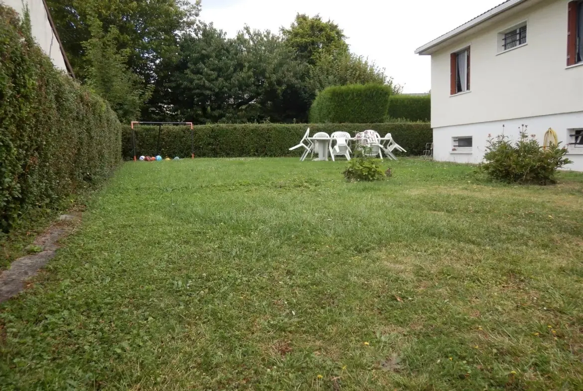 Maison individuelle avec jardin à Orgerus 