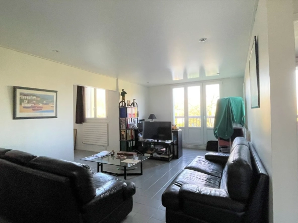4-Room Apartment with Balcony in Palaiseau