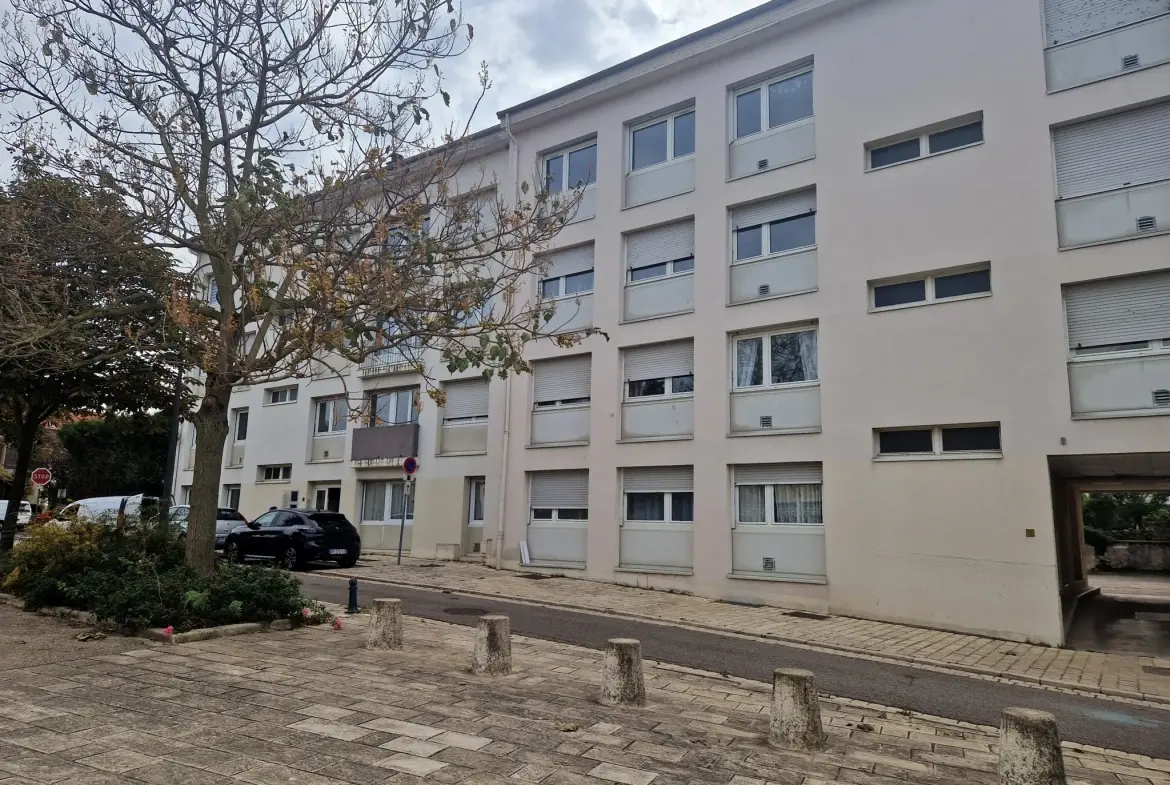 Appartement T3 avec terrasse et parking à Seichamps 