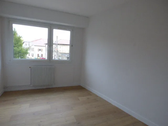 Appartement T3 avec terrasse et parking à Seichamps 