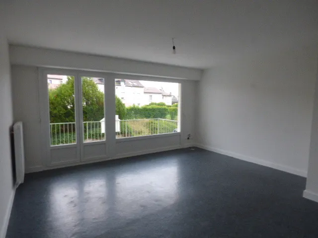 Appartement T3 avec terrasse et parking à Seichamps 