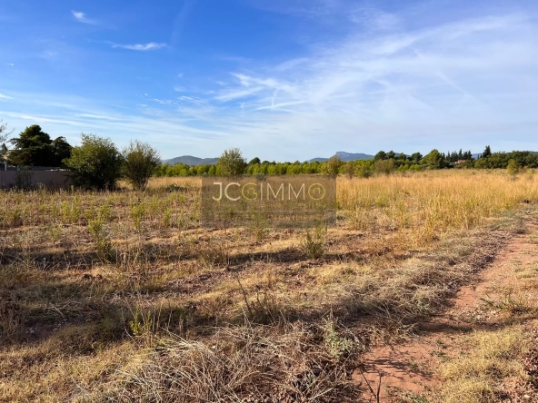 Terrain viabilisé 300m2 à Puget-ville