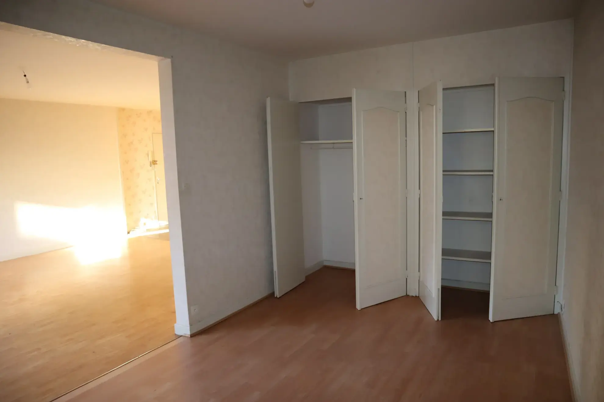 Appartement à rénover au rez-de-chaussée à Autun 