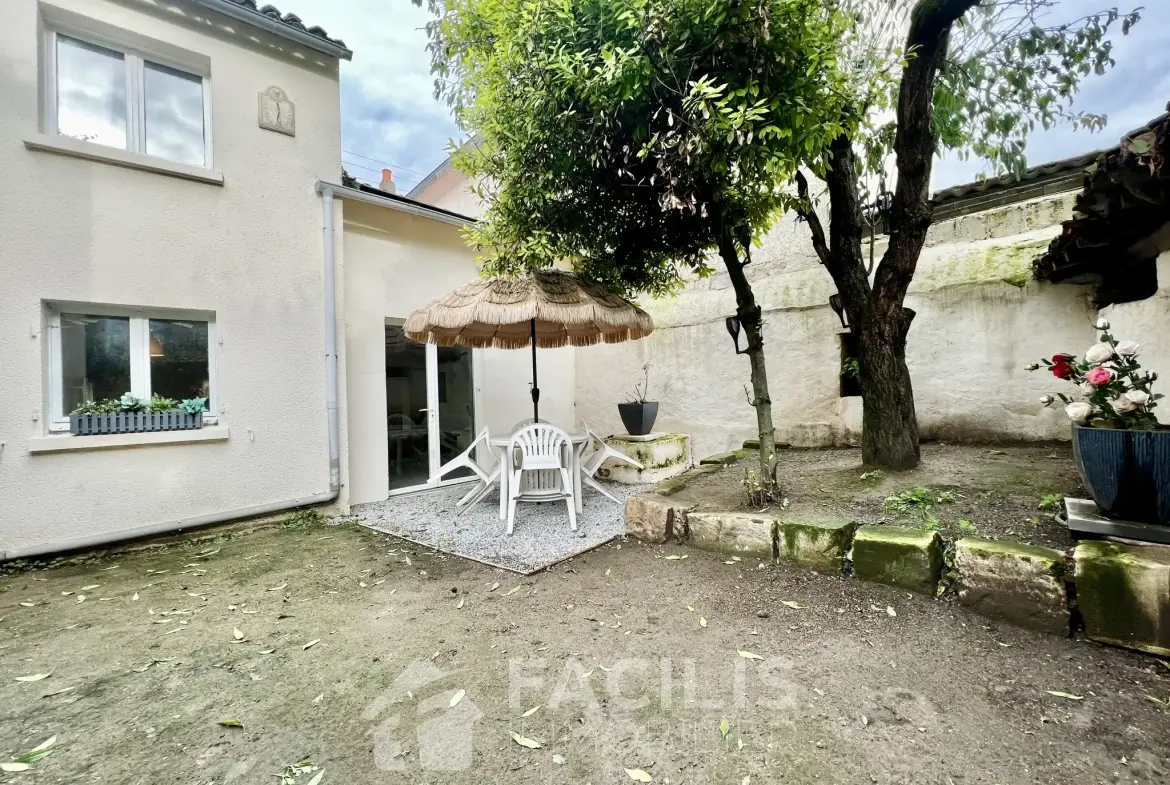 Maison de ville à Loudun - 84m2 - 3 chambres - Cour / Terrasse 