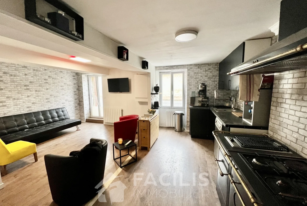 Maison de ville à Loudun - 84m2 - 3 chambres - Cour / Terrasse 