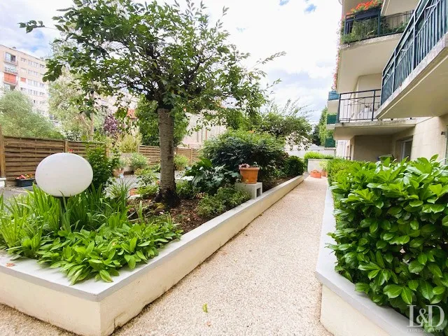Appartement 2 pièces dernier étage avec terrasse à Villejuif 