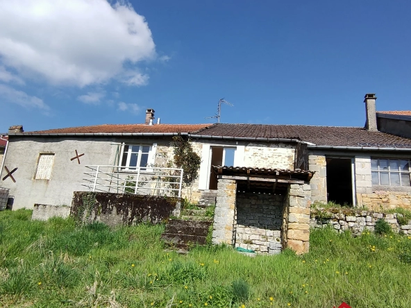 Longère de 115 m2 de type 4 avec un terrain de 2010 m2 
