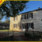 Maison de village en pierre avec jardin et dépendance à Langon