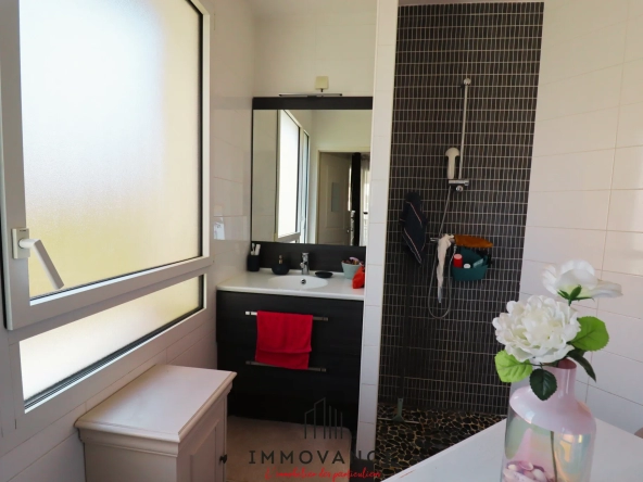 Appartement T2 avec terrasse à vendre à Port Marianne, Montpellier 