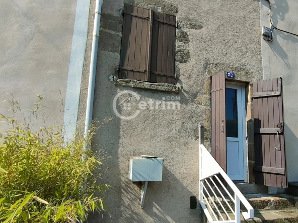 Maison de ville à Billom avec terrasse et garage 