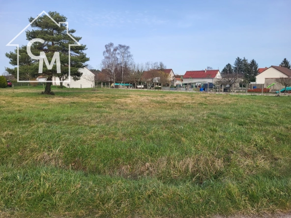 Terrain constructible à Cormeray de 675 m2 