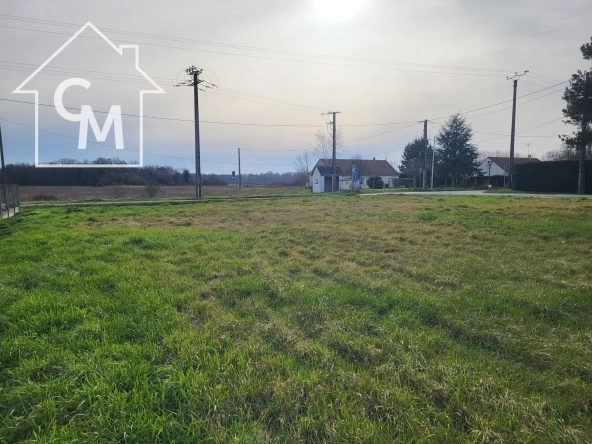 Terrain constructible à Cormeray de 675 m2 