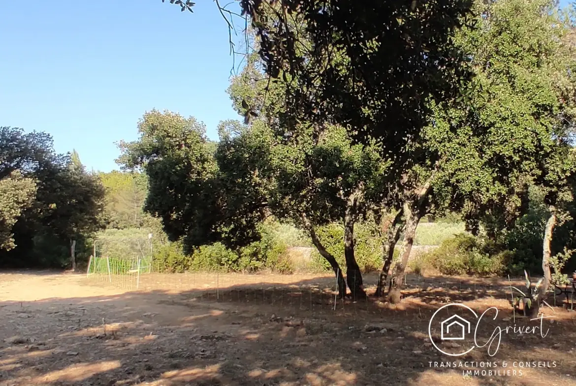 Terrain de loisirs en garrigue, gîte insolite à Milhaud 30540 