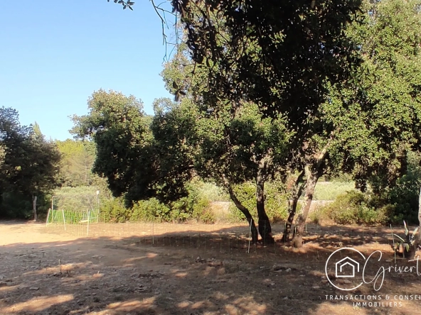 Terrain de loisirs en garrigue, gîte insolite à Milhaud 30540 