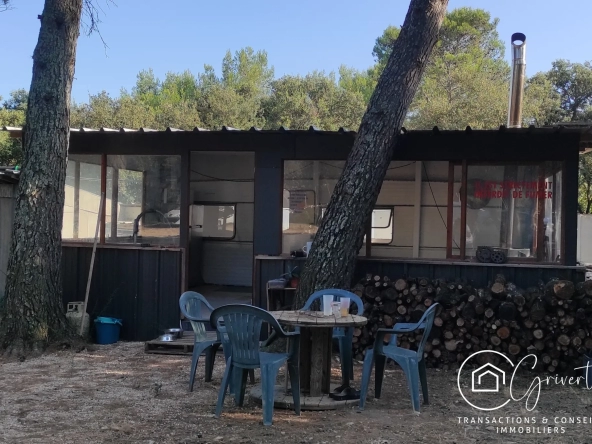 Terrain de loisirs en garrigue, gîte insolite à Milhaud 30540 