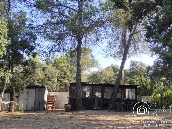 Terrain de loisirs en garrigue, gîte insolite à Milhaud 30540