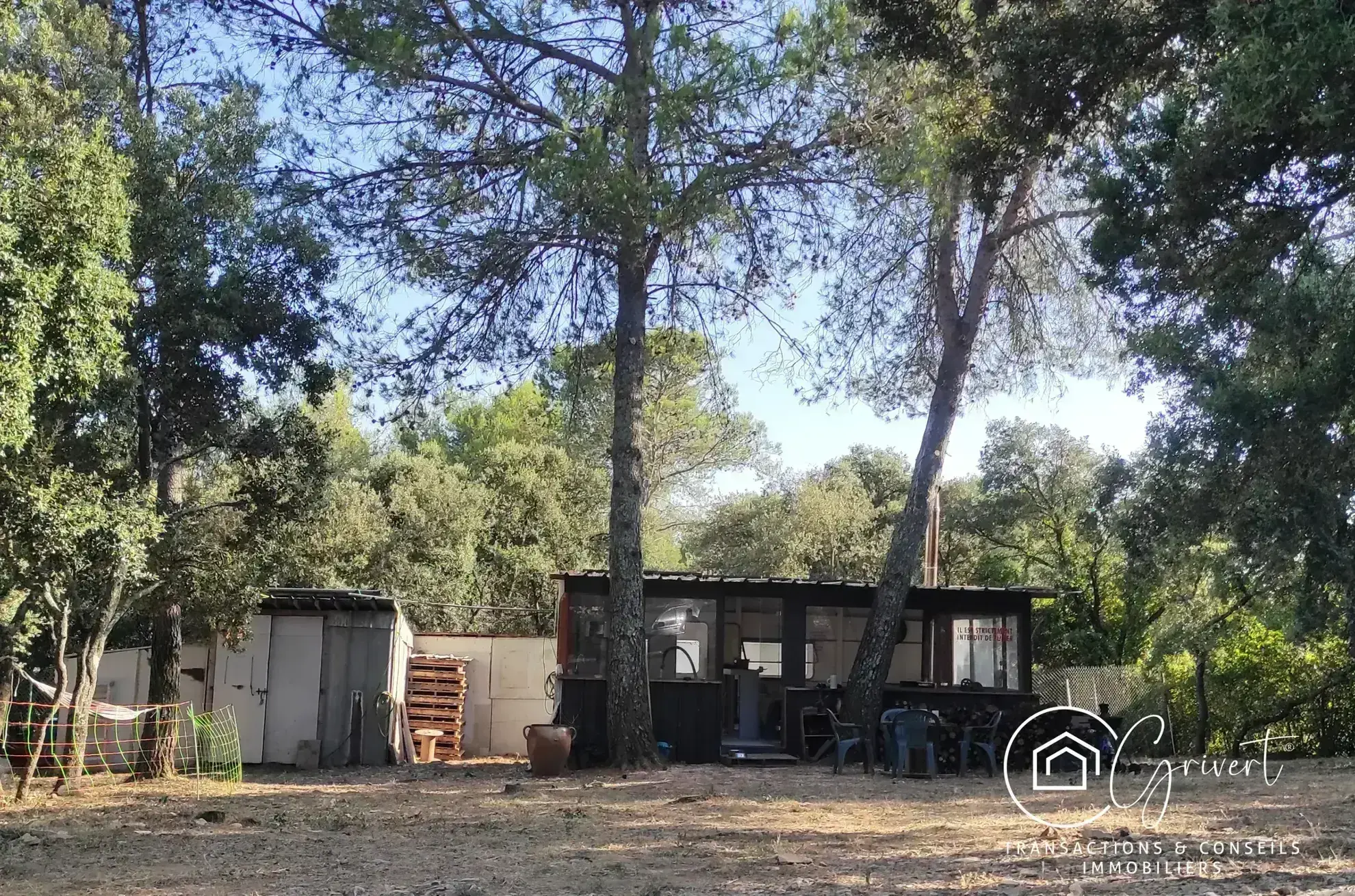 Terrain de loisirs en garrigue, gîte insolite à Milhaud 30540 