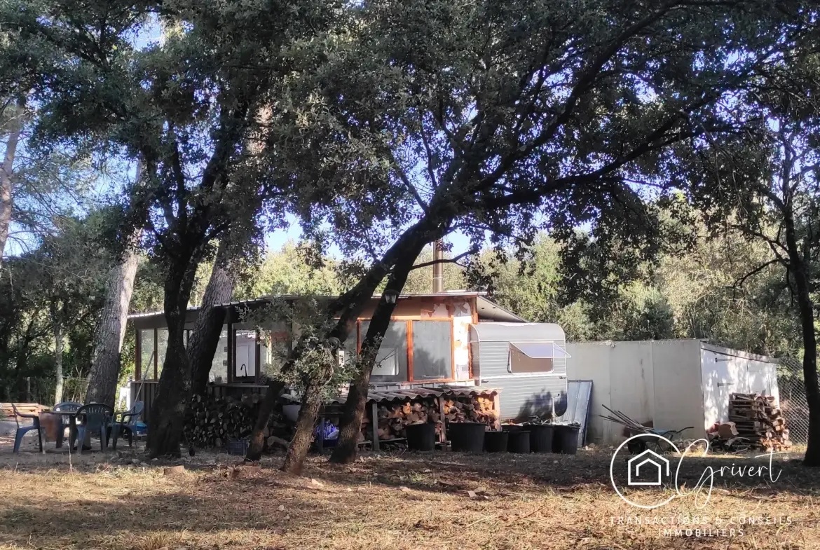 Terrain de loisirs en garrigue, gîte insolite à Milhaud 30540 