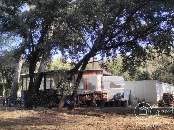 Terrain de loisirs en garrigue, gîte insolite à Milhaud 30540 