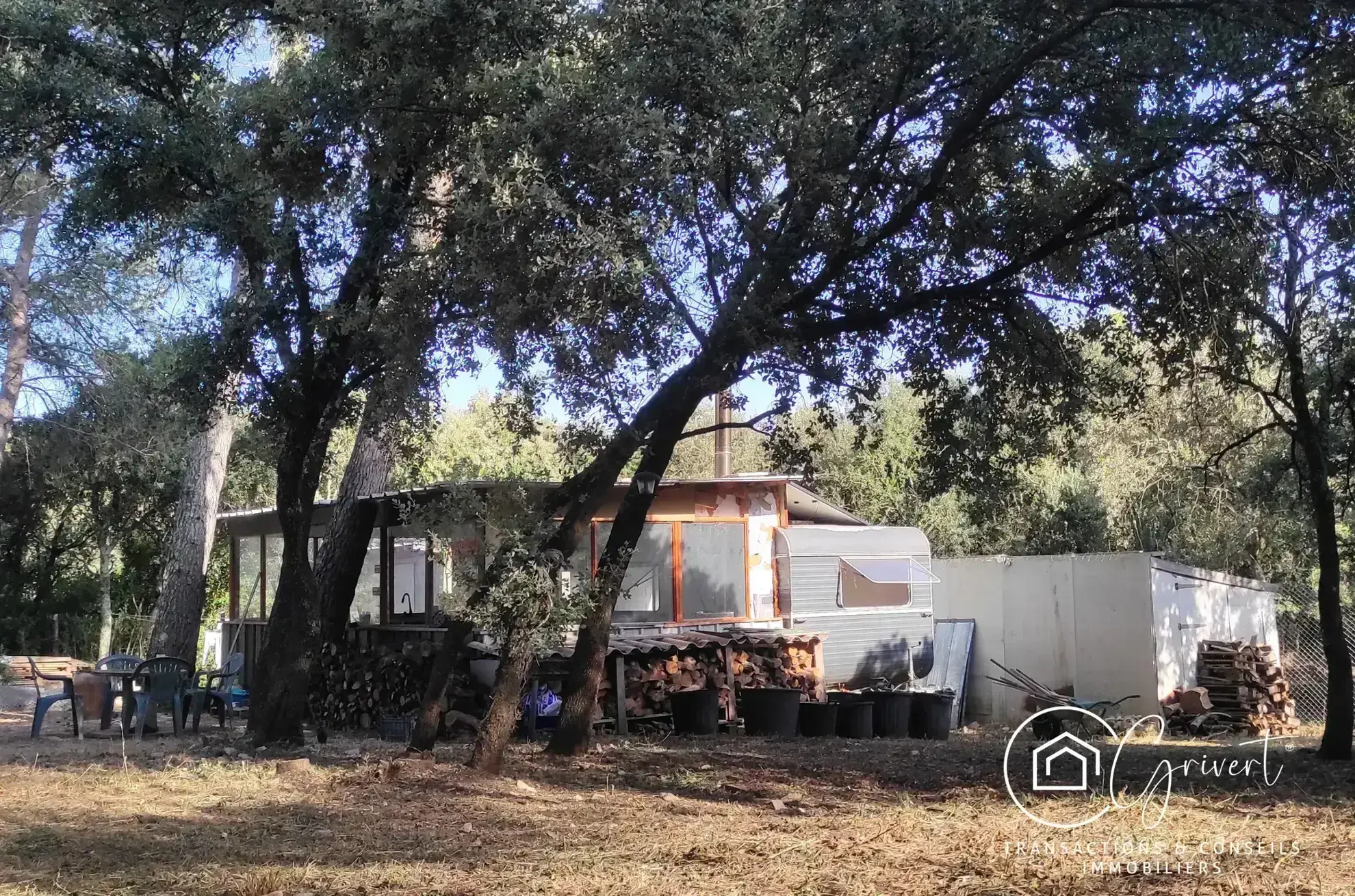 Terrain de loisirs en garrigue, gîte insolite à Milhaud 30540 