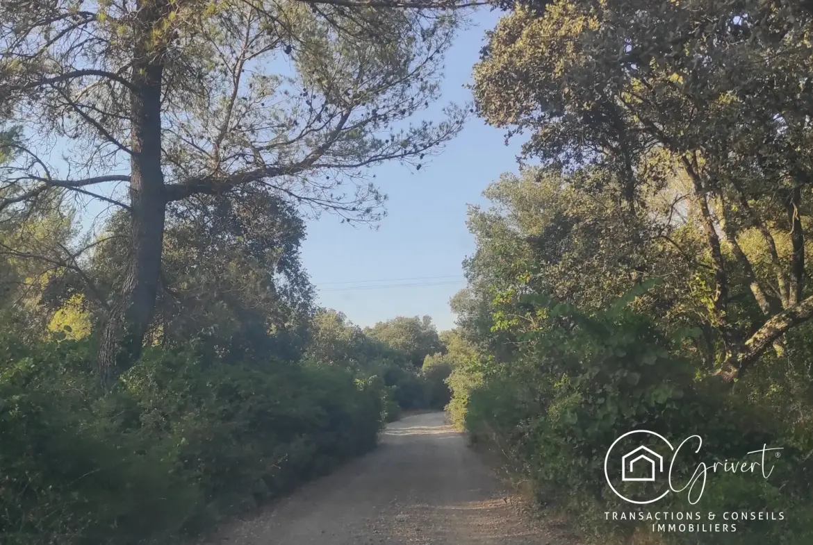 Terrain de loisirs en garrigue, gîte insolite à Milhaud 30540 