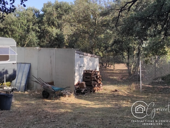 Terrain de loisirs en garrigue, gîte insolite à Milhaud 30540 