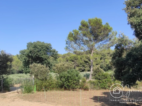 Terrain de loisirs en garrigue, gîte insolite à Milhaud 30540 