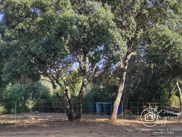 Terrain de loisirs en garrigue, gîte insolite à Milhaud 30540 