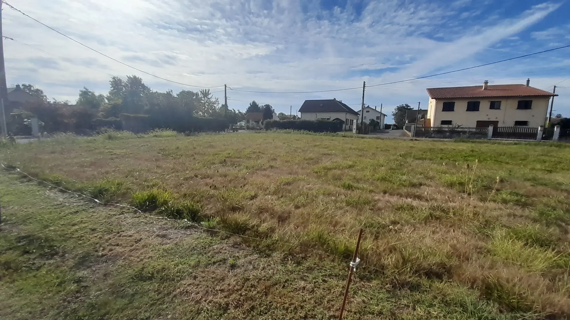 Terrain plat de 670 m2 avec vue Pyrénées à vendre à Andrest 