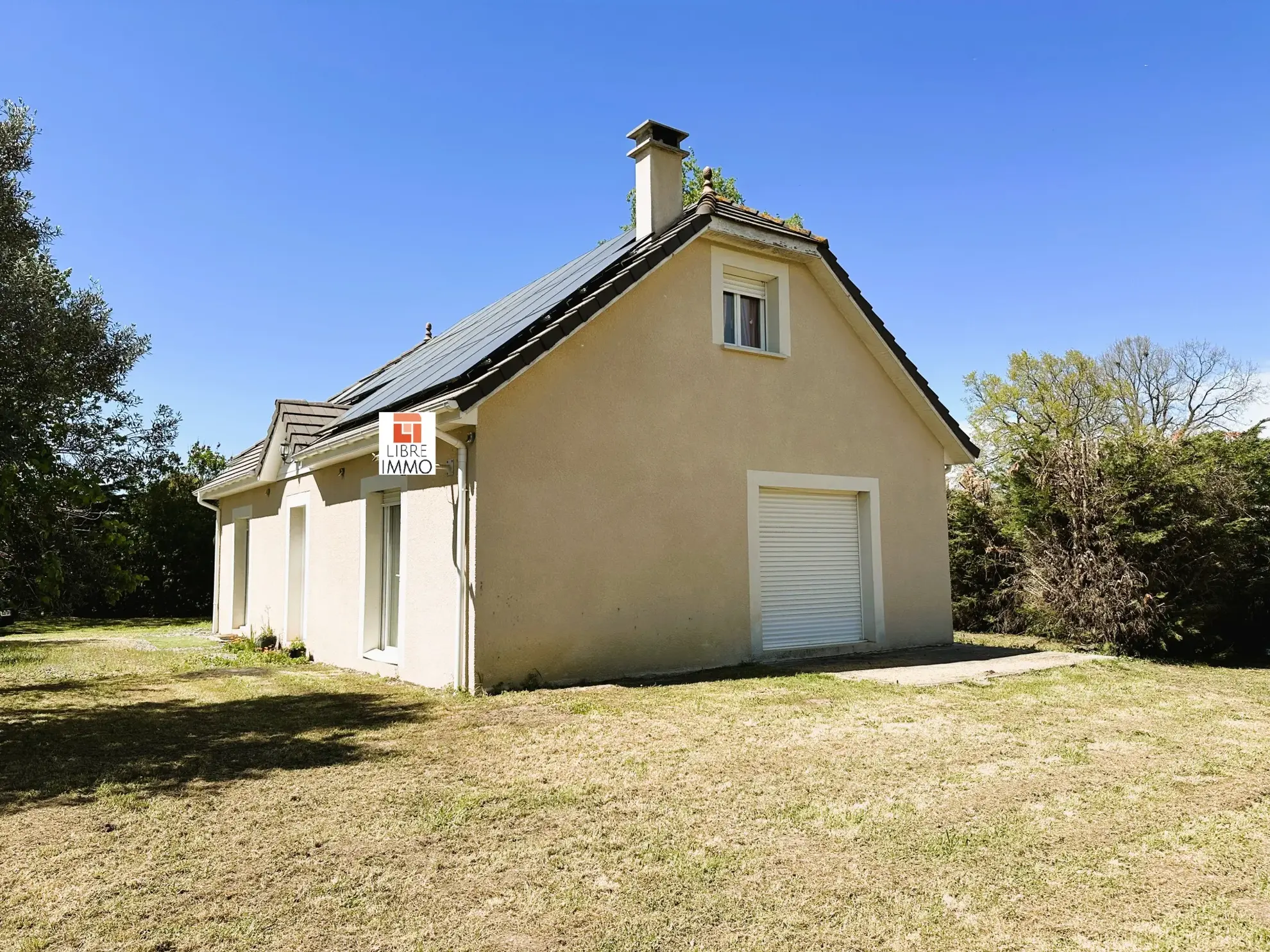 Maison 5 pièces avec garage sur joli terrain arboré 