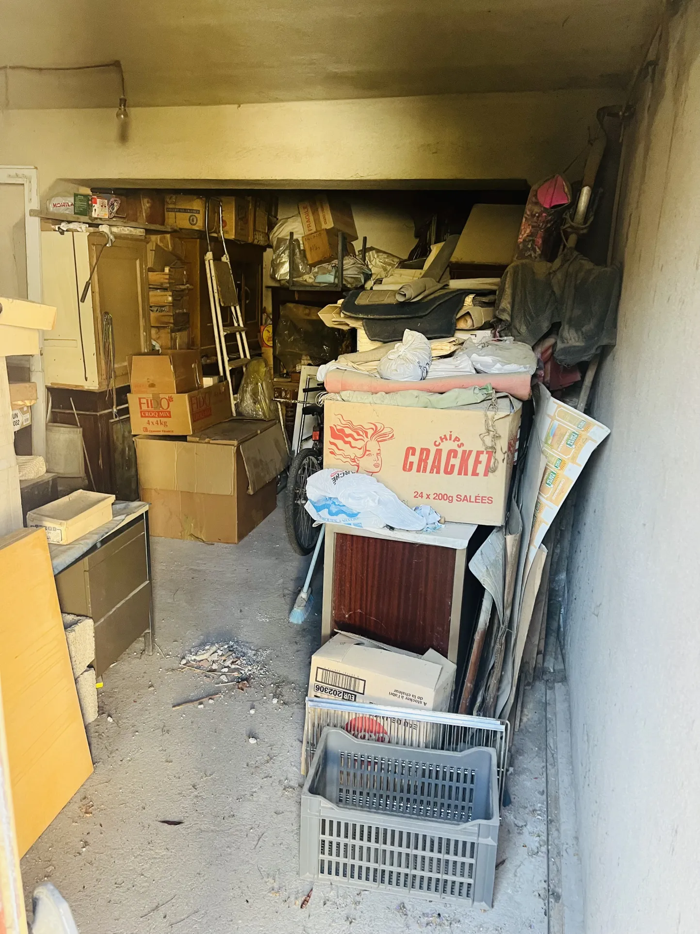 Garage avec remise à rénover de 85m2 à Lunel 